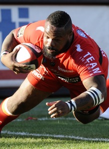 Centre Mathieu Bastareaud scored for a second match in a row as defending Top 14 champions Toulon crushed La Rochelle at Stade Mayol
