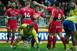 David Smith's brace of tries ensured Toulon won the battle of the Top 14's top two