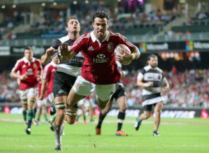 Former Bayonne scrum half Mike Phillips has signed for Racing Metro, and could face Harlequins in the Heineken Cup