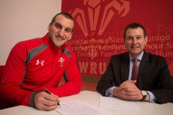 Warburton was happy to sign his contract, but it may have exacerbated tensions between the regions and the WRU.