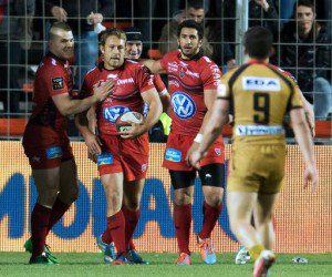 Jonny Wilkinson scored a rare try as Toulon thumped Oyonnax in the Top 14