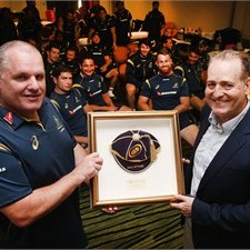 David Campese received his IRB Hall of Fame cap from Ewen McKenzie in Cape Town