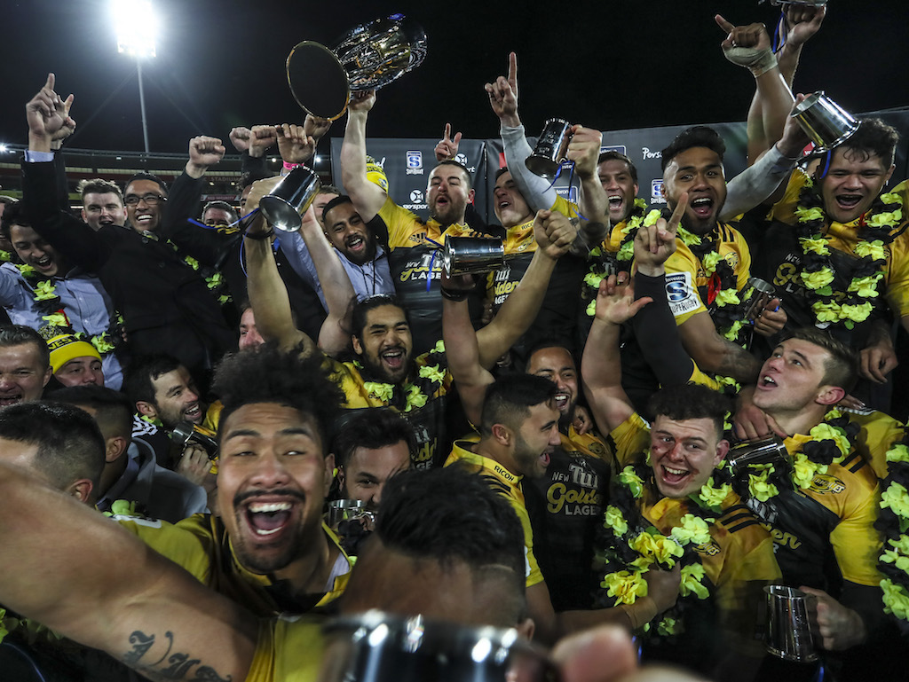WELLINGTON, NEW ZEALAND - AUGUST 06: The Hurricanes celebrate after winning the 2016 Super Rugby Final match between the Hurricanes and the Lions at Westpac Stadium on August 6, 2016 in Wellington, New Zealand. (Photo by Simon Watts/Getty Images)